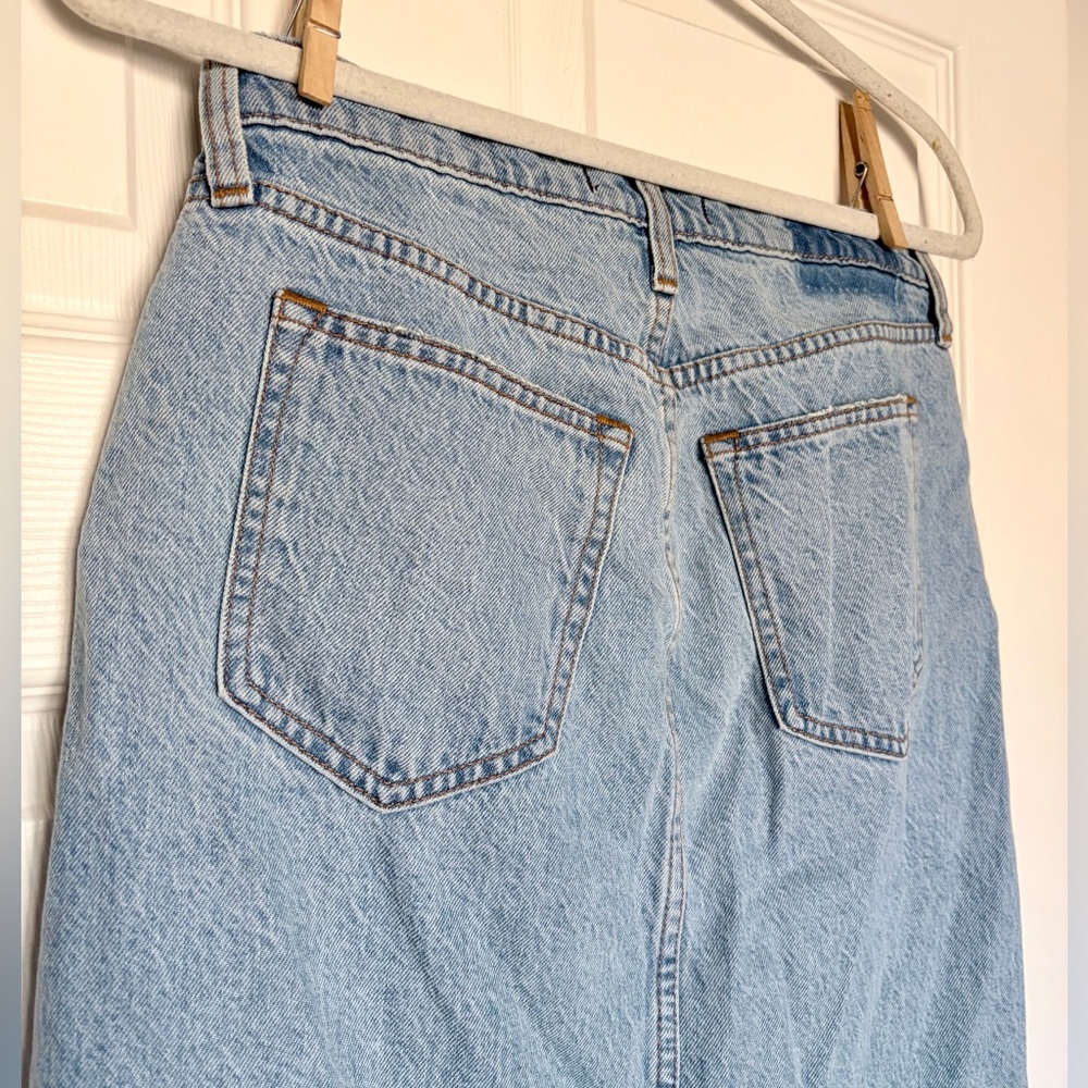 NWOT Abercrombie & Fitch High Rise Light Blue Denim Midi Skirt — Size 27 - Picture 4 of 8